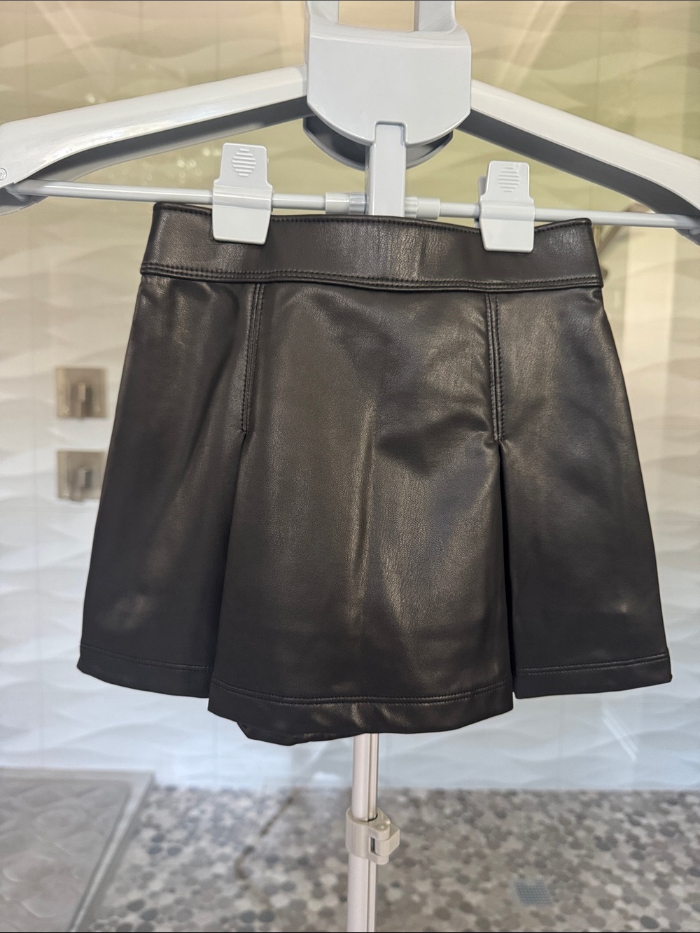 abercrombie kids Black Faux Leather pleated Skirt 5/6 built in shorts